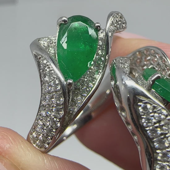 18K White Gold 1.87 Carat Pear Cut Emerald and Diamond Toi et Moi Leaf Ring