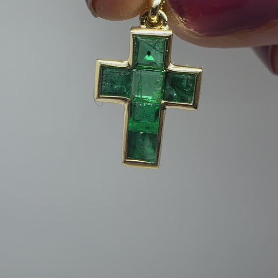 14K 0.95 Carat Emerald Cross Pendant