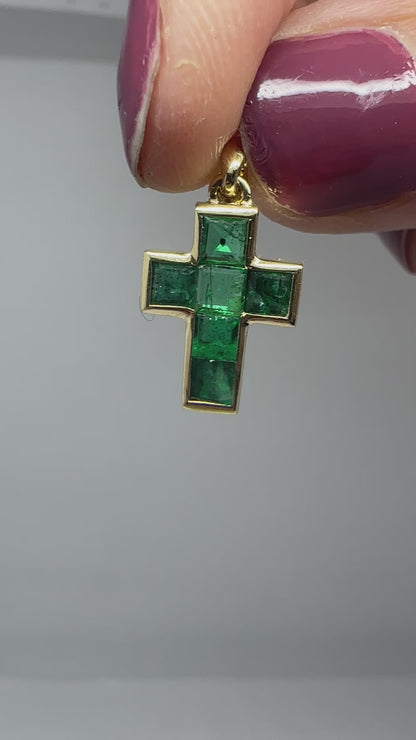 14K 0.95 Carat Emerald Cross Pendant