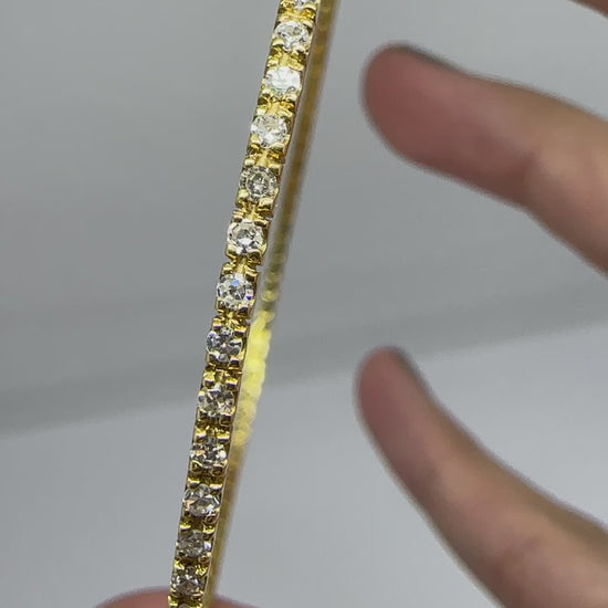 18K Yellow Gold Diamond Bangle