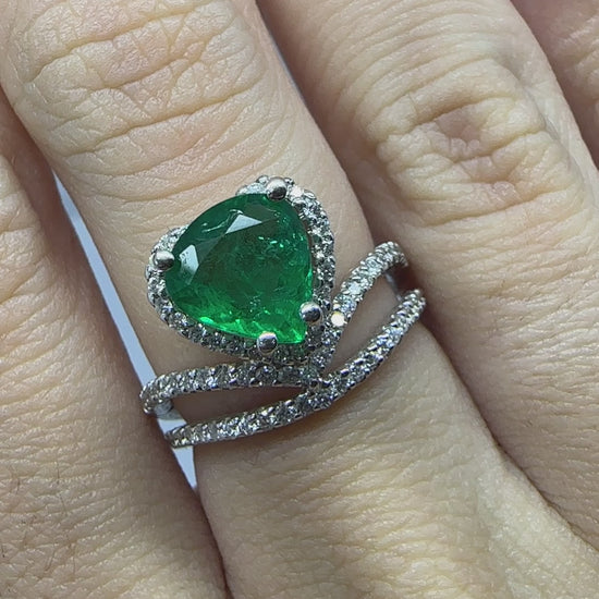 18k White Gold 1.63 Carat Emerald and Diamond Heart Ring - Size 6.25