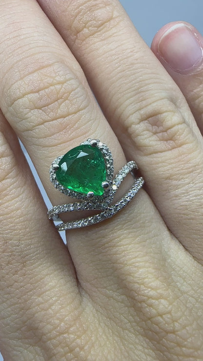 18k White Gold 1.63 Carat Emerald and Diamond Heart Ring - Size 6.25