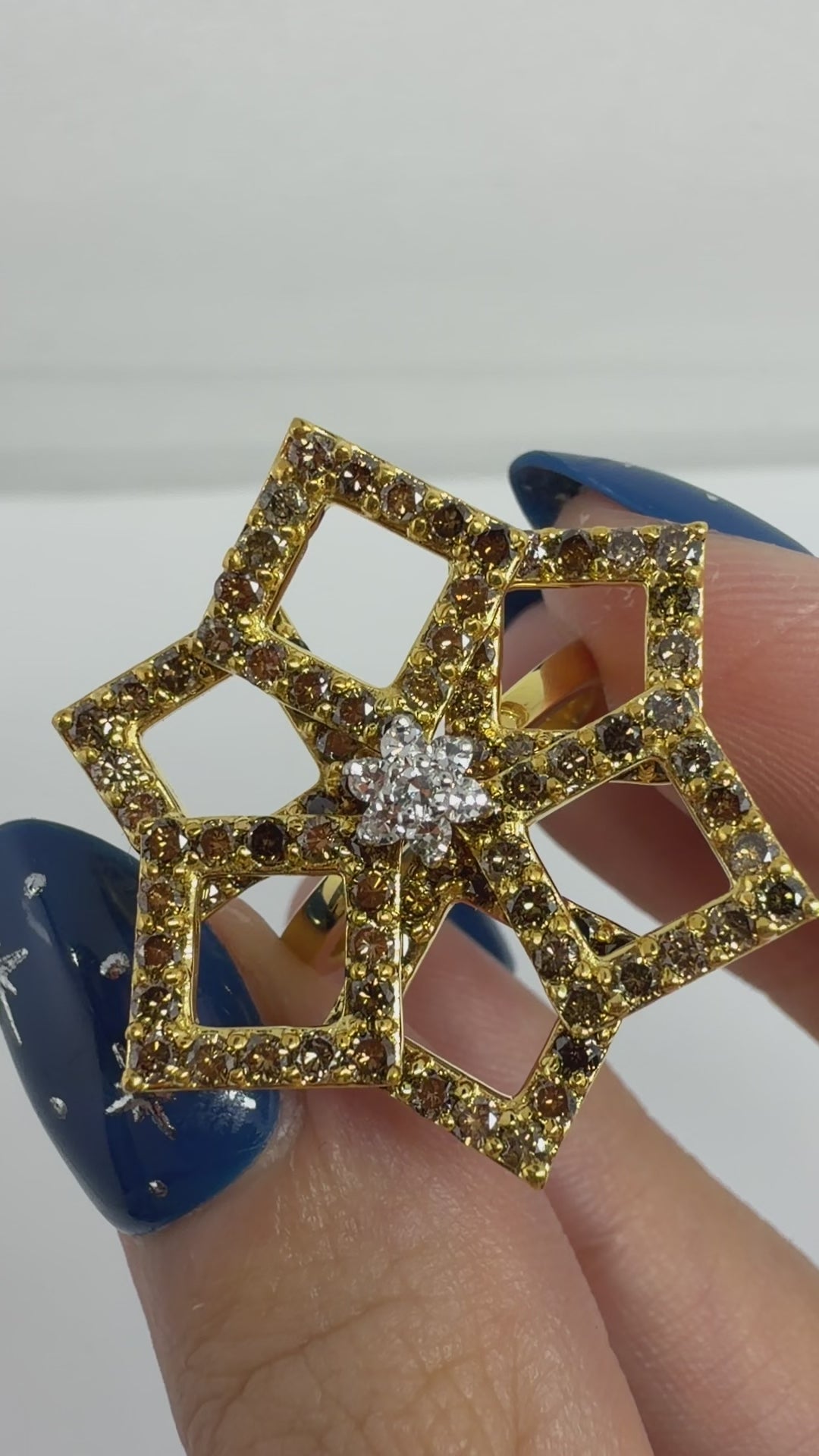 18K Yellow Gold 2.43 Carat Round Cut Brown and White Diamond Flower Ring
