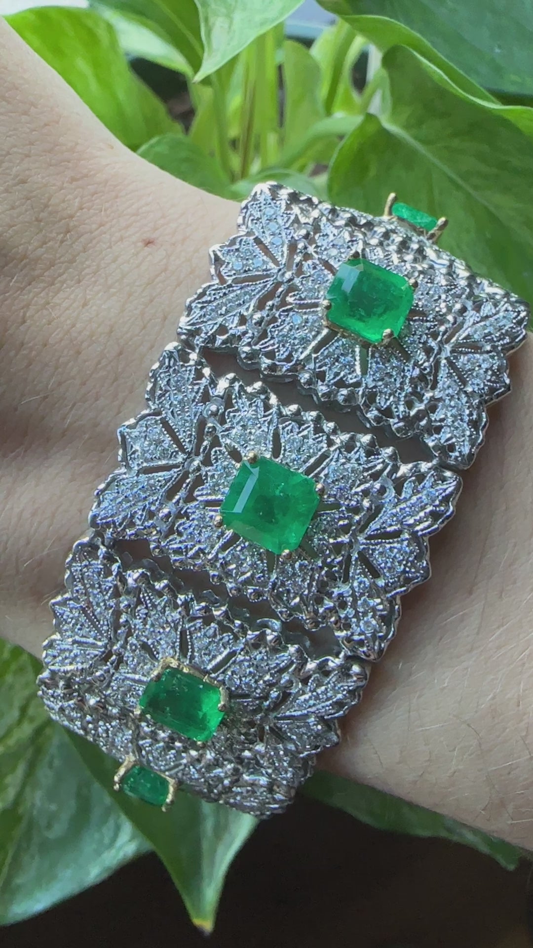 18K White Gold 13.94 Carat Emerald and Diamond Bracelet - 8 Inches