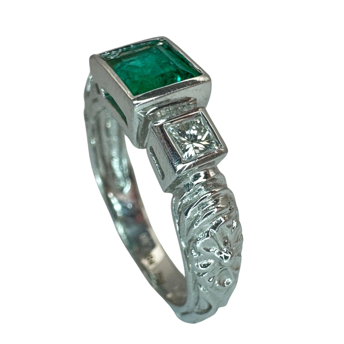 18k Diamond and Emerald Ring