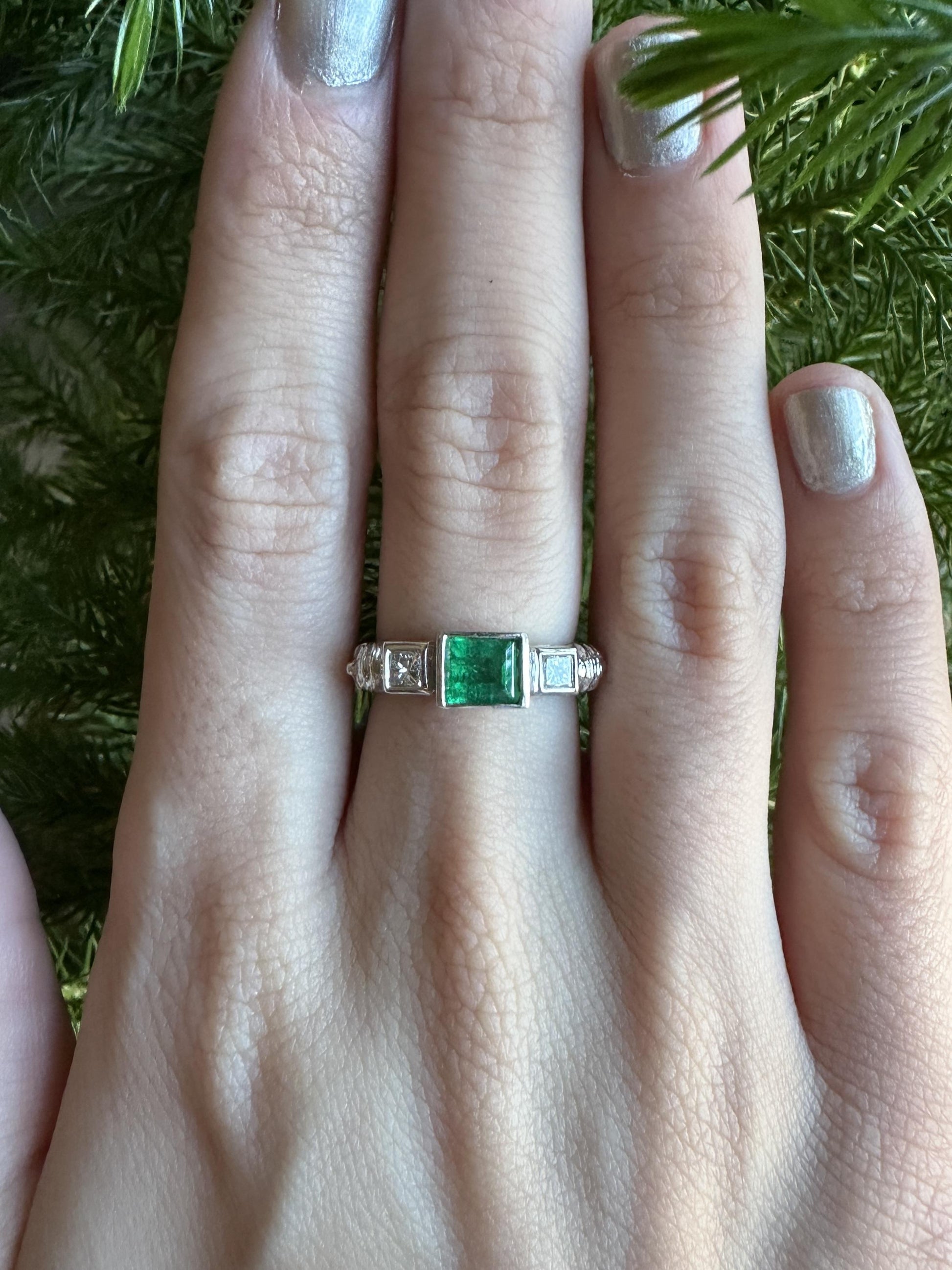 18k Diamond and Emerald Ring