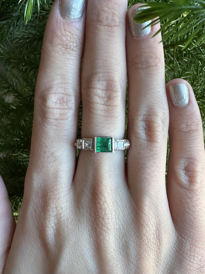 18k Diamond and Emerald Ring